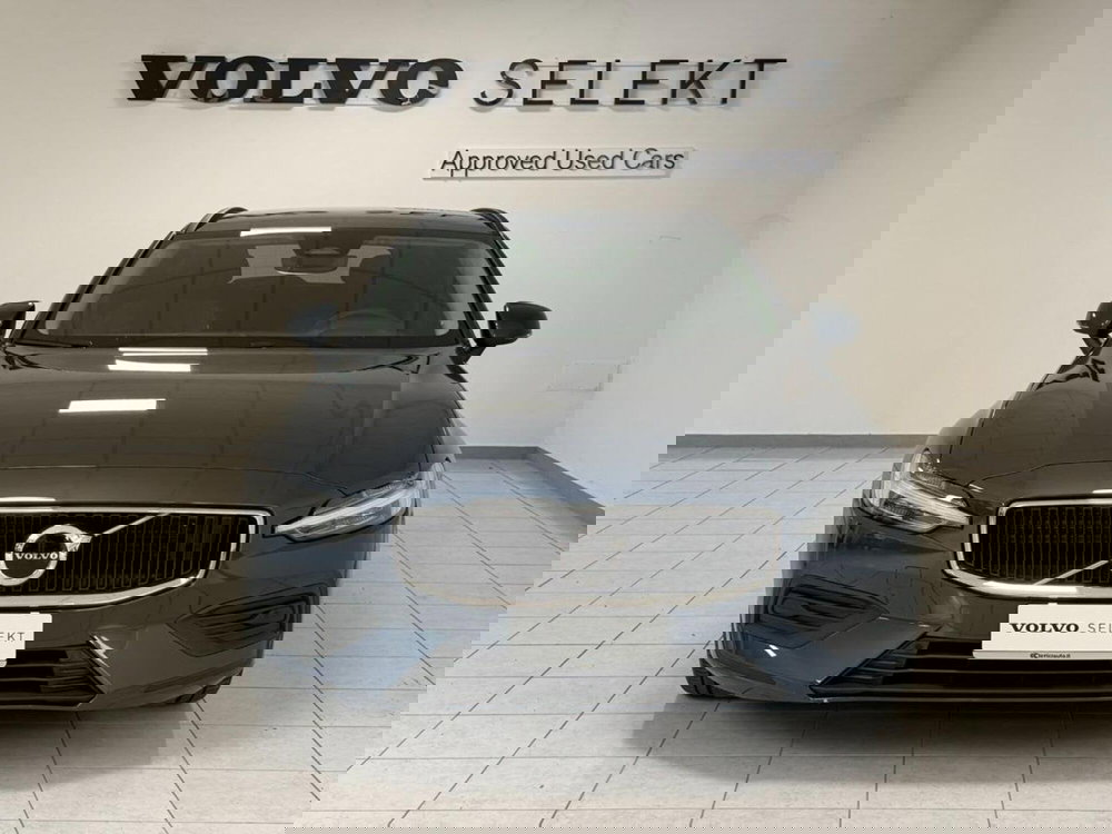 Volvo V60 nuova a Como (9)