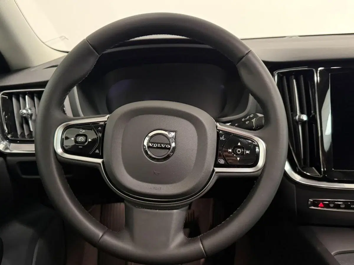 Volvo V60 Cross Country nuova a Como (11)