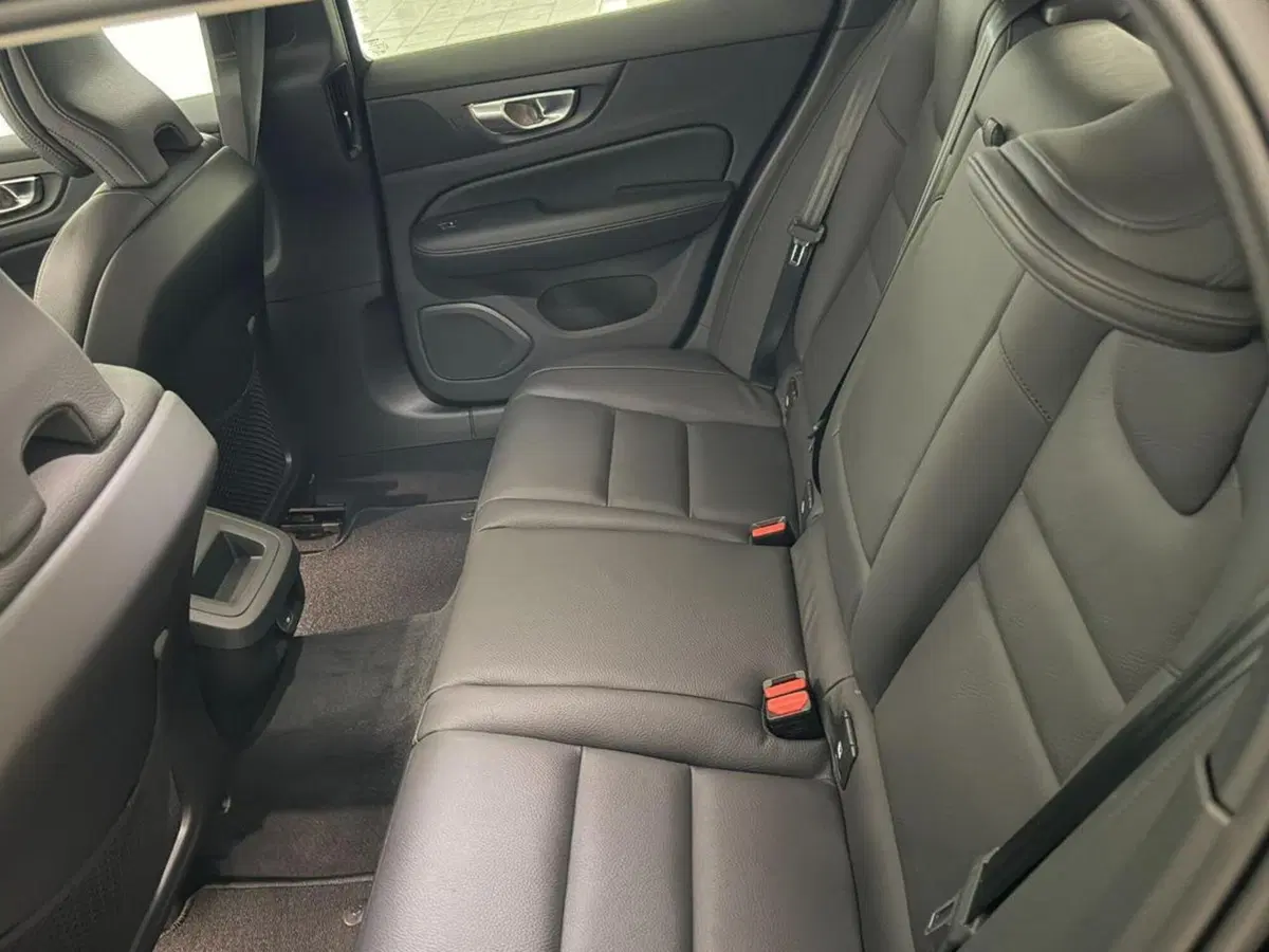 Volvo V60 Cross Country nuova a Como (12)