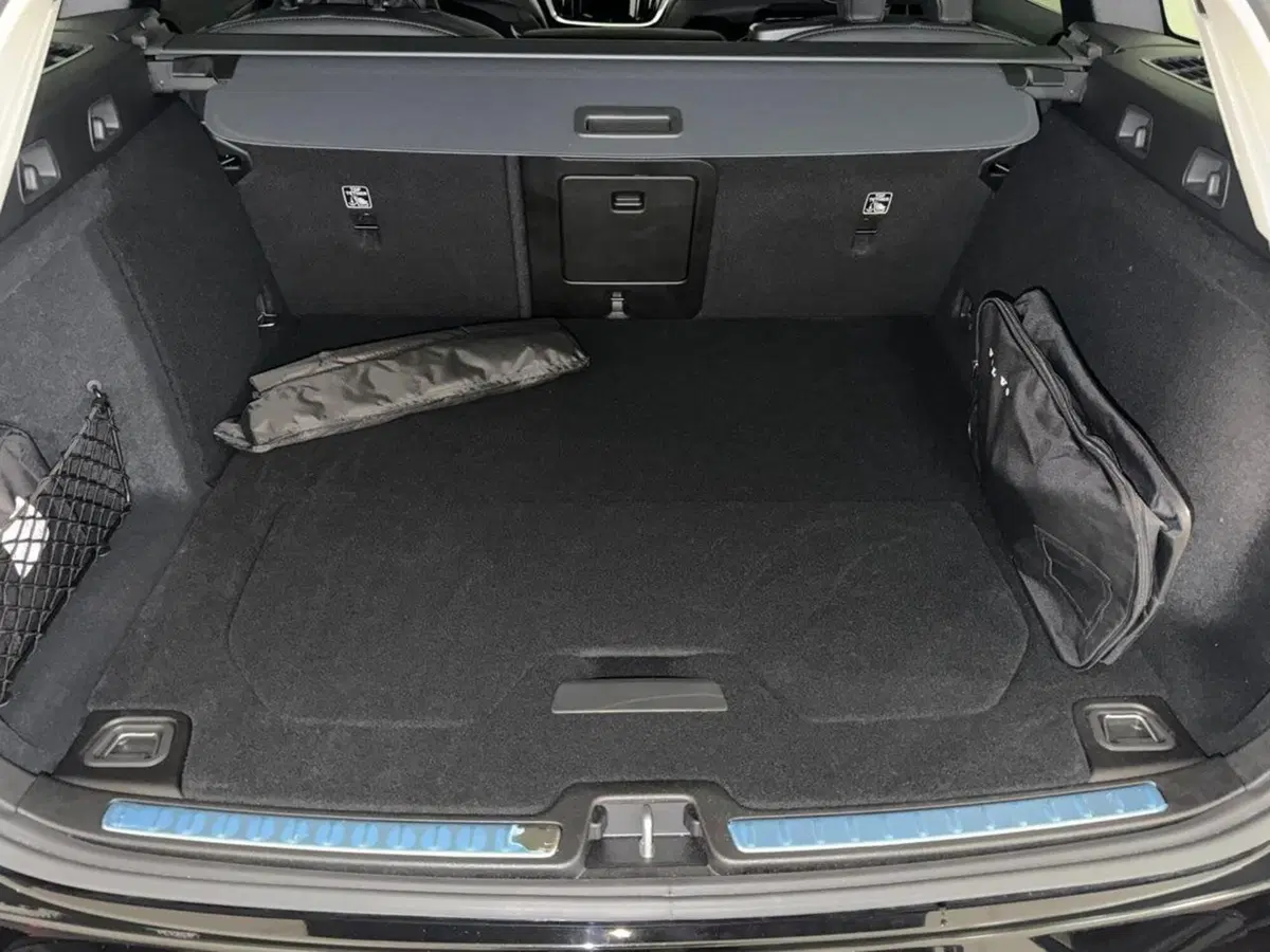 Volvo V60 Cross Country nuova a Como (14)