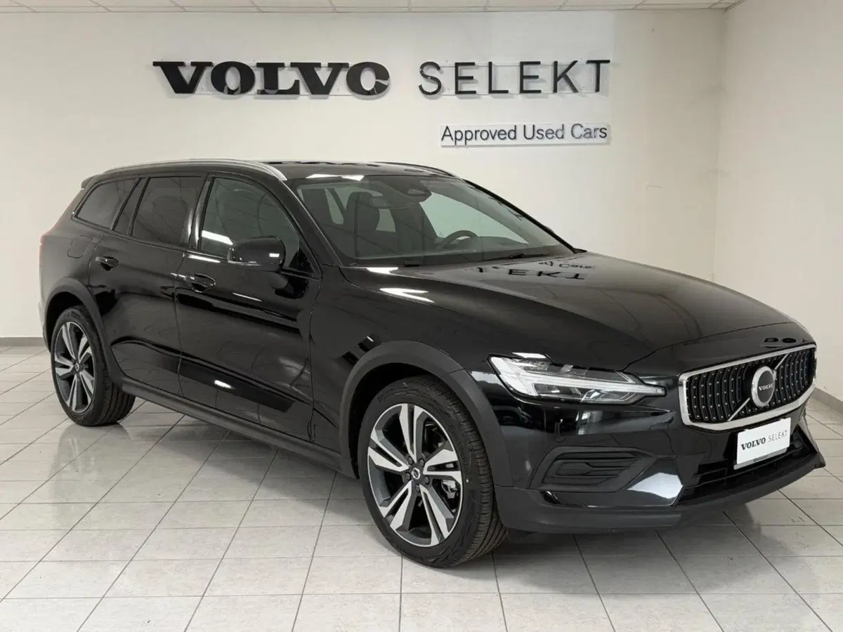 Volvo V60 Cross Country nuova a Como (18)