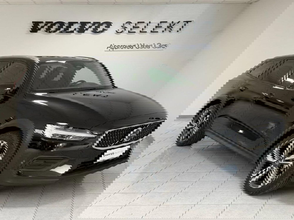 Volvo V60 Cross Country nuova a Como (18)