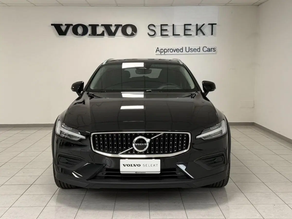 Volvo V60 Cross Country nuova a Como (19)