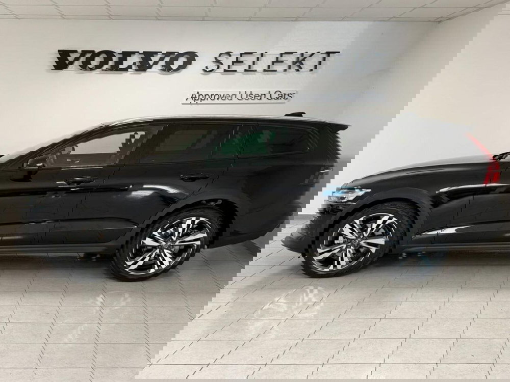 Volvo V60 Cross Country nuova a Como (2)