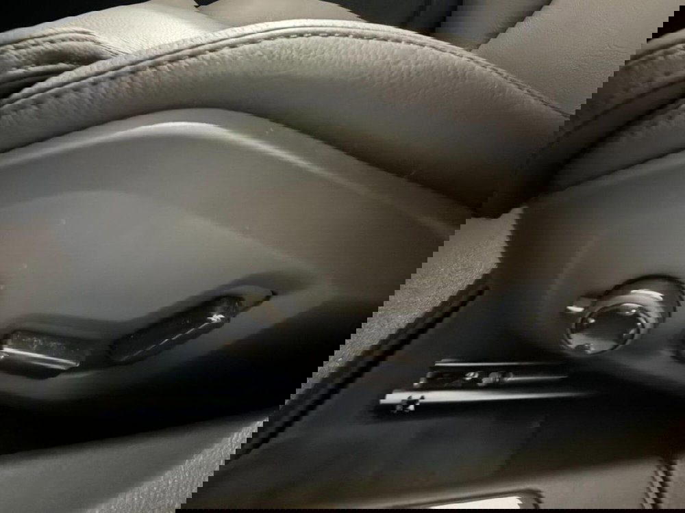 Volvo V60 Cross Country nuova a Como (7)