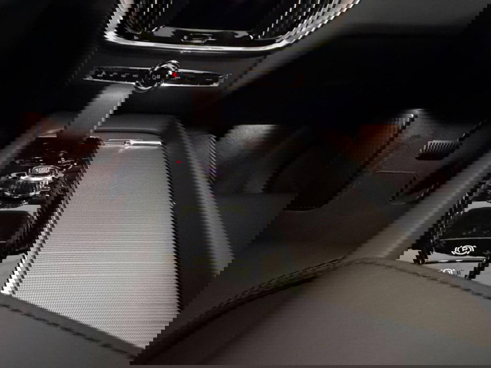 Volvo V60 Cross Country nuova a Como (9)