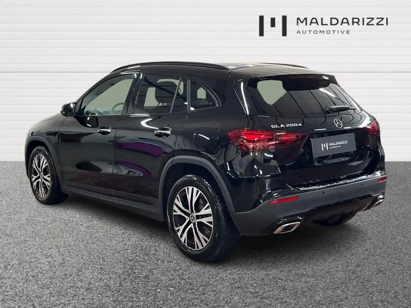 Mercedes-Benz GLA SUV usata a Bari (4)