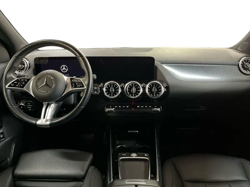 Mercedes-Benz GLA SUV usata a Bari (8)