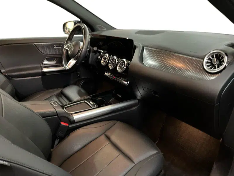 Mercedes-Benz GLA SUV usata a Bari (9)