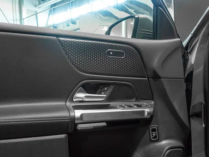 Mercedes-Benz GLB nuova a Ancona (11)