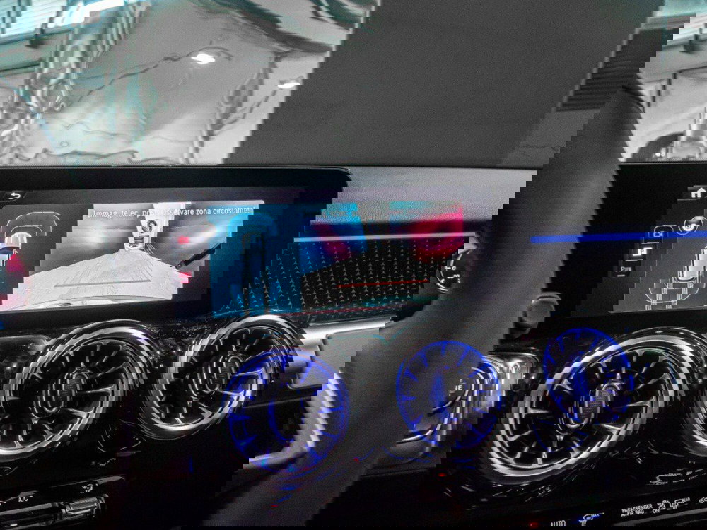 Mercedes-Benz GLB nuova a Ancona (16)