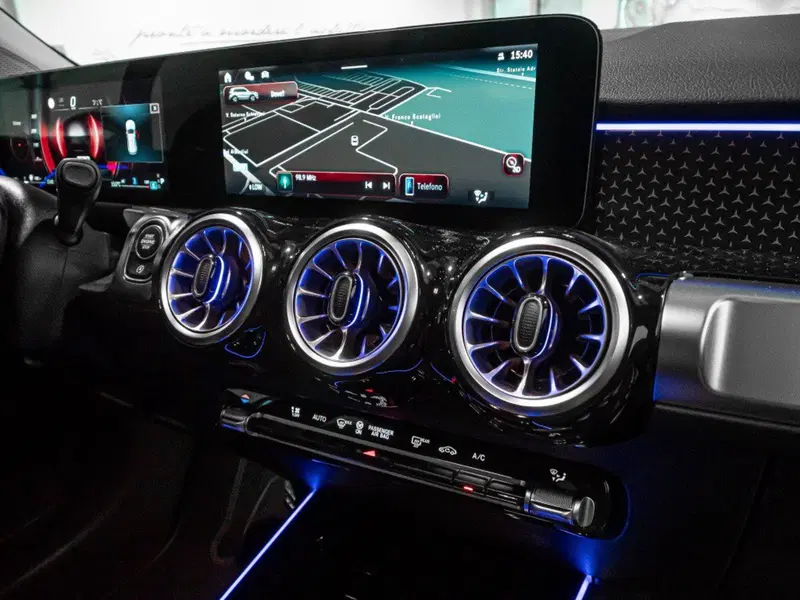 Mercedes-Benz GLB nuova a Ancona (20)