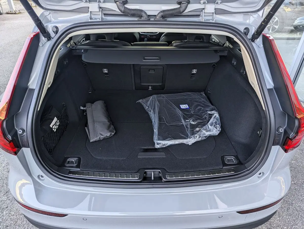 Volvo V60 nuova a Pescara (11)