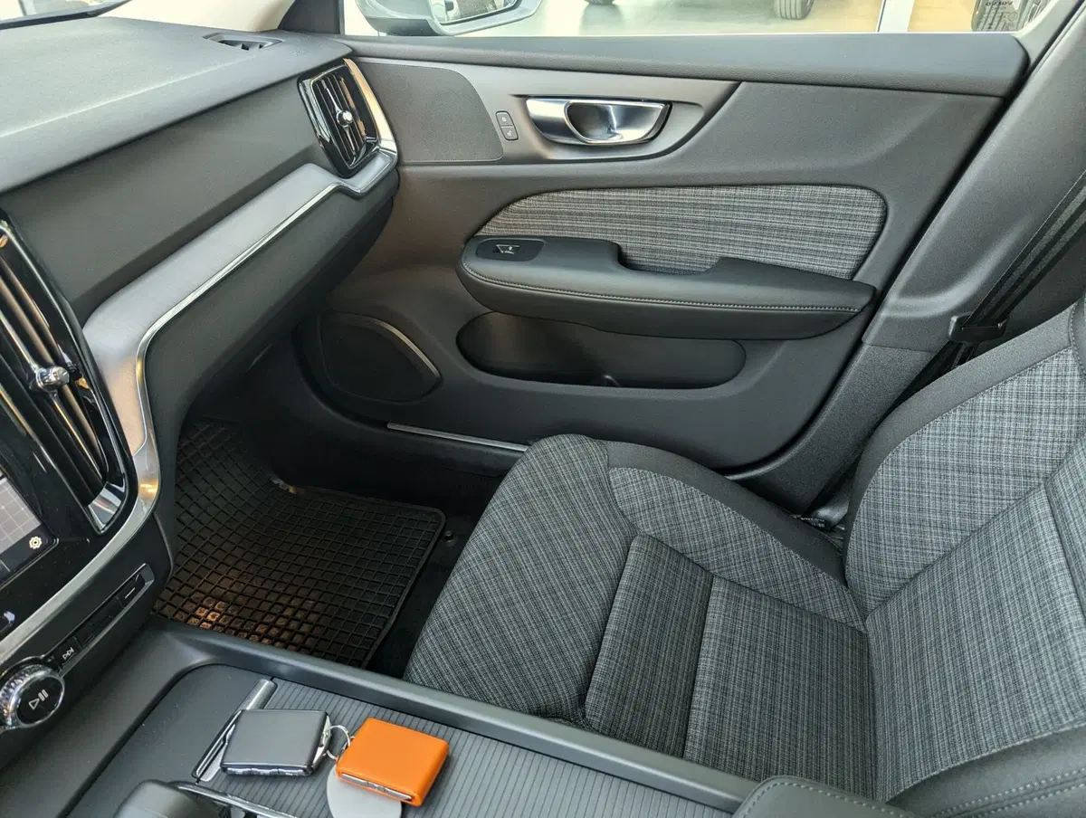 Volvo V60 nuova a Pescara (15)