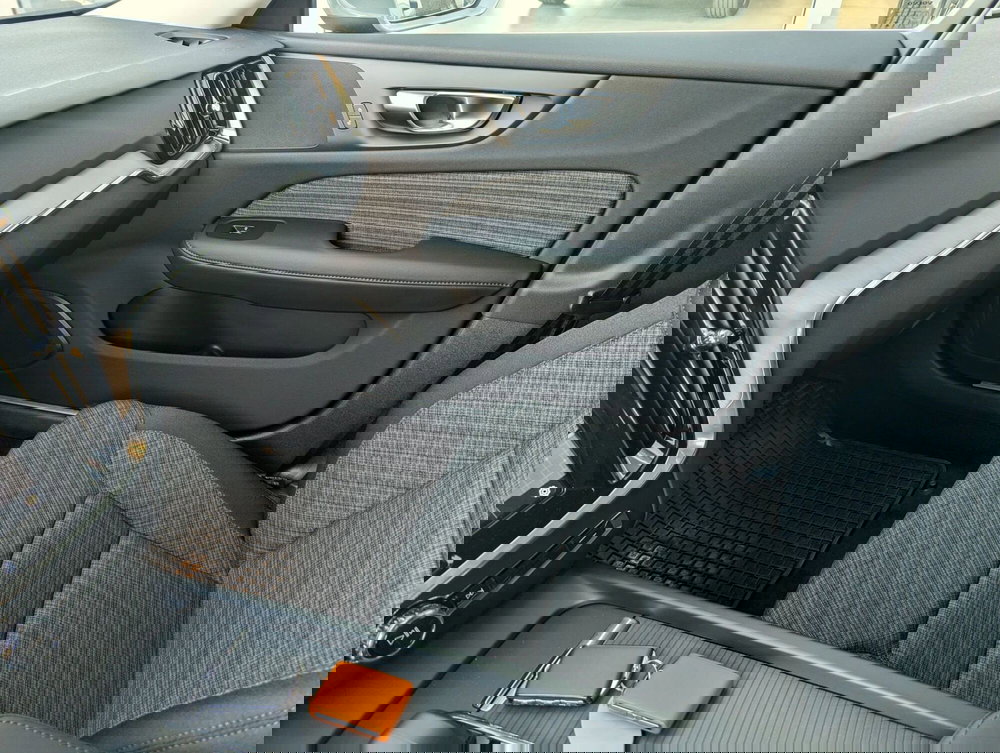 Volvo V60 nuova a Pescara (15)