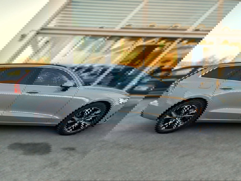 Volvo V60 nuova a Pescara (5)
