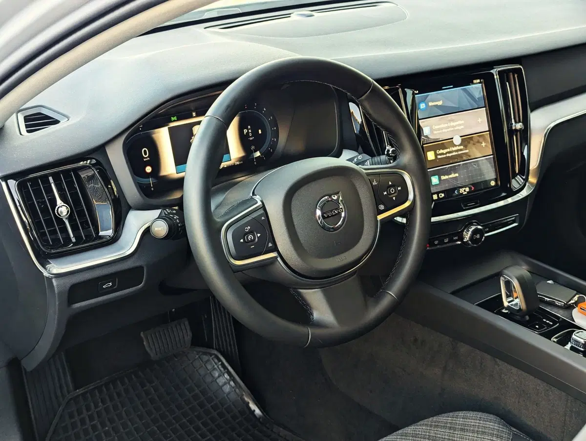 Volvo V60 nuova a Pescara (7)