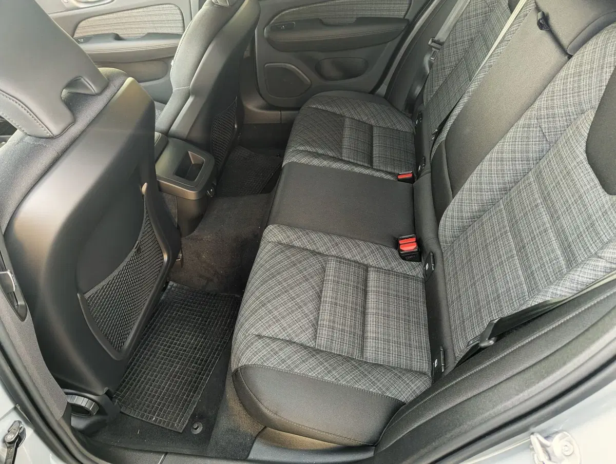 Volvo V60 nuova a Pescara (9)