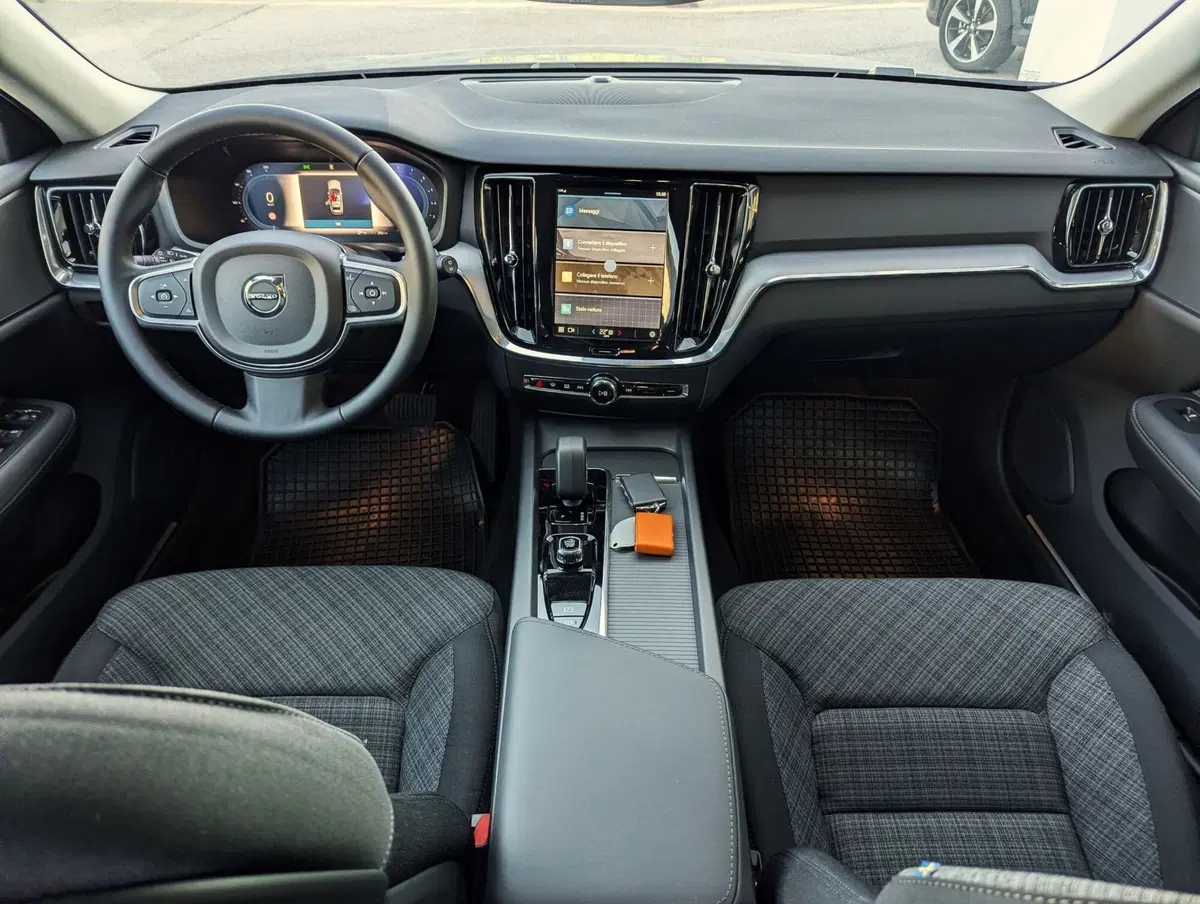 Volvo V60 nuova a Pescara (10)