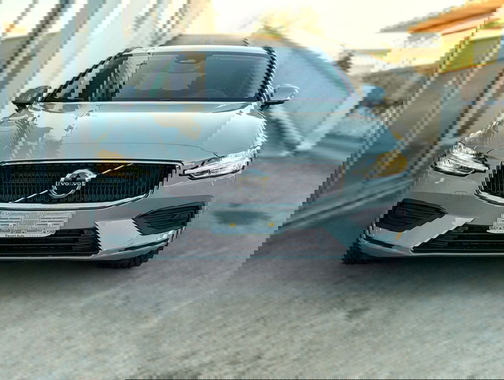 Volvo V60 nuova a Pescara (2)