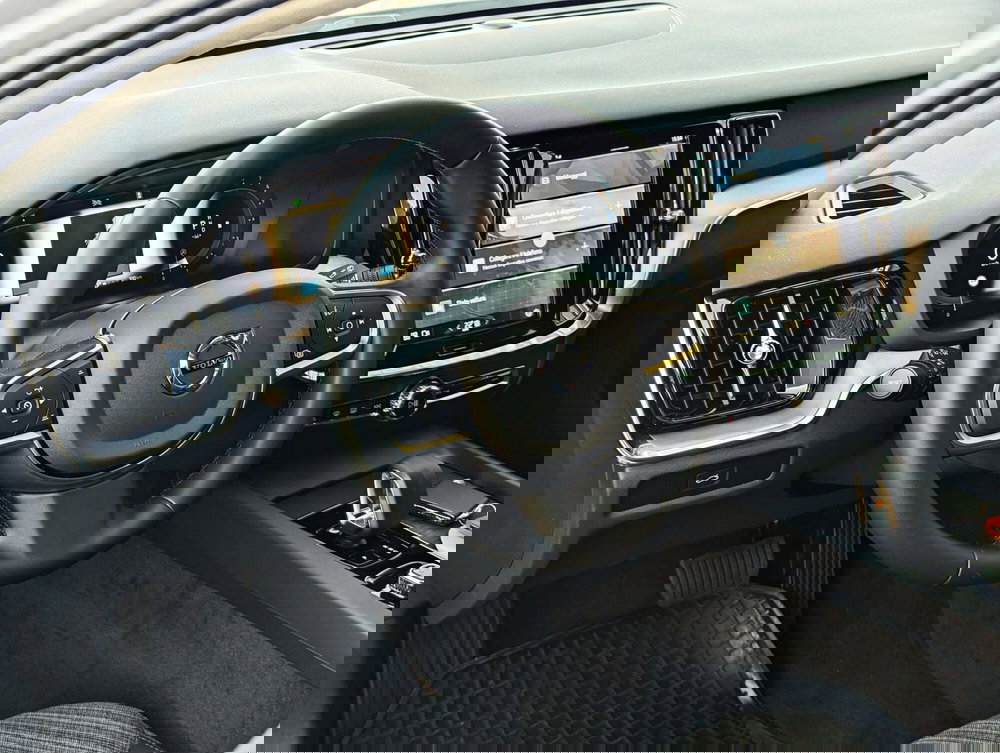 Volvo V60 nuova a Pescara (7)