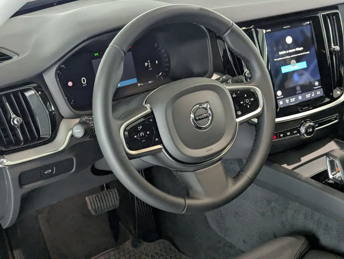 Volvo V60 nuova a Pescara (7)