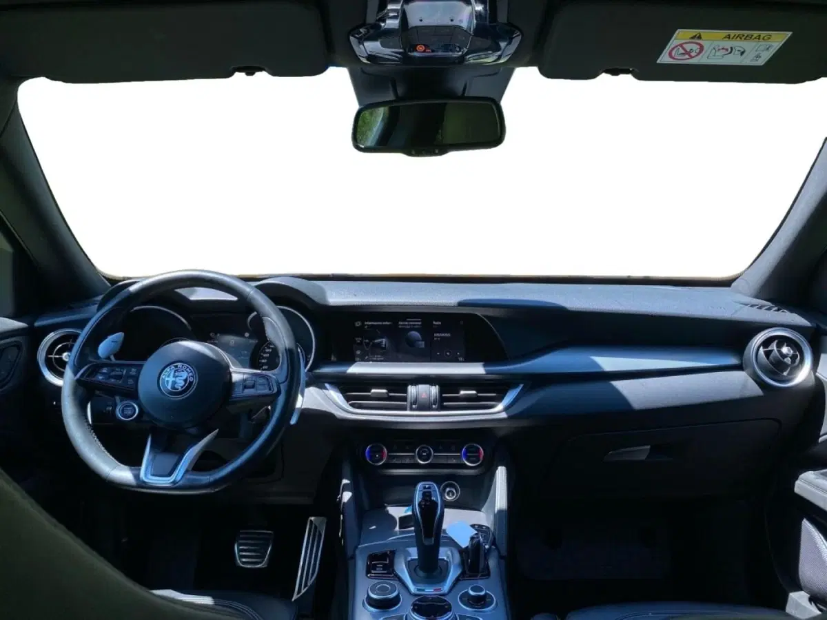 Alfa Romeo Stelvio usata a Salerno (5)