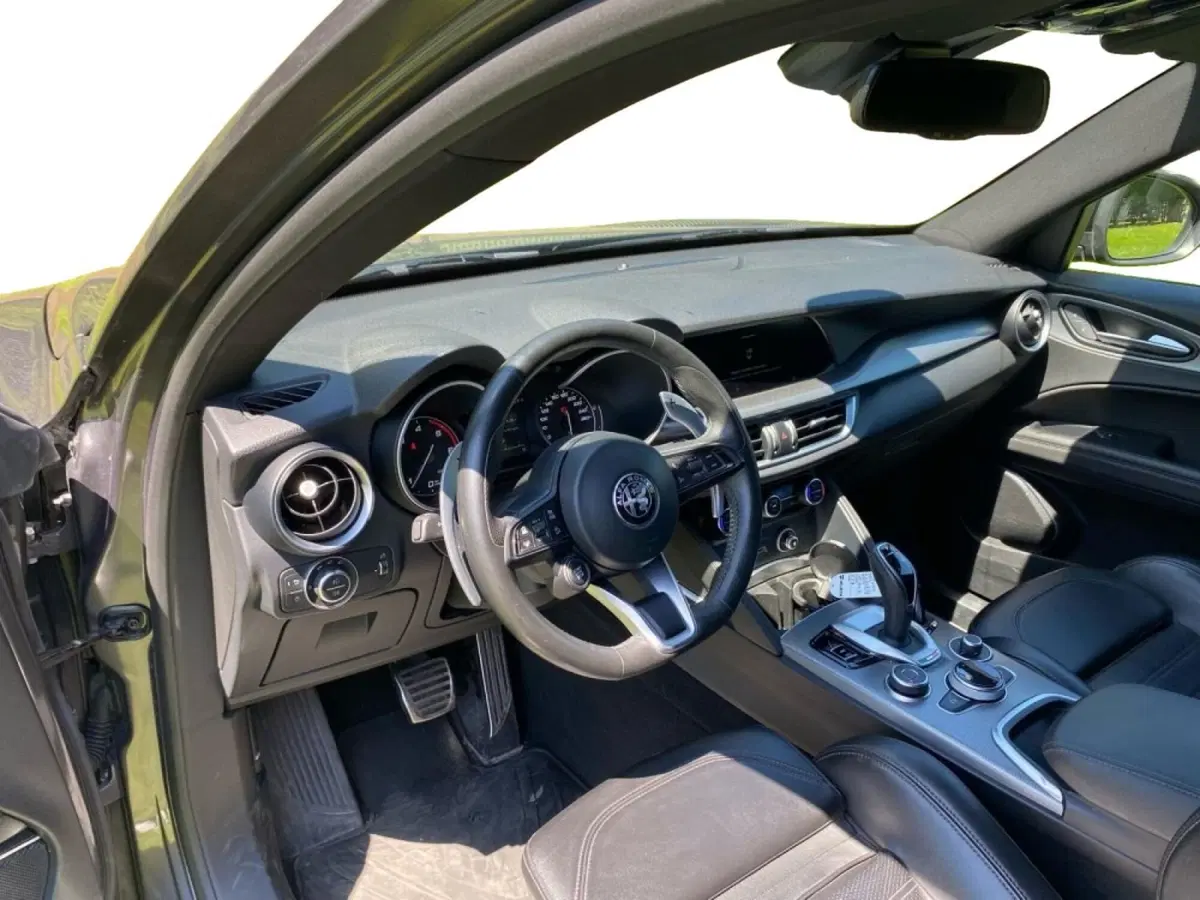 Alfa Romeo Stelvio usata a Salerno (8)