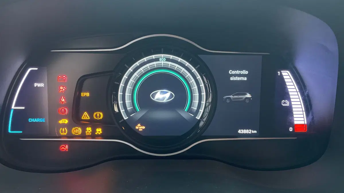 Hyundai Kona usata a Varese (11)