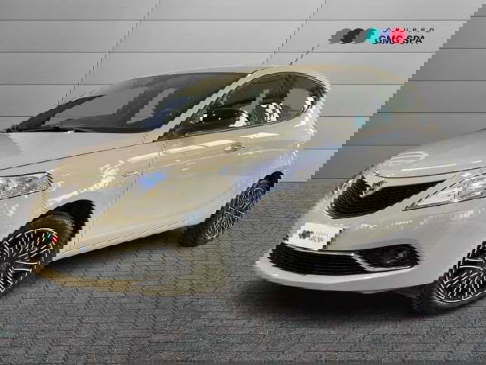 Lancia Ypsilon usata a Pistoia