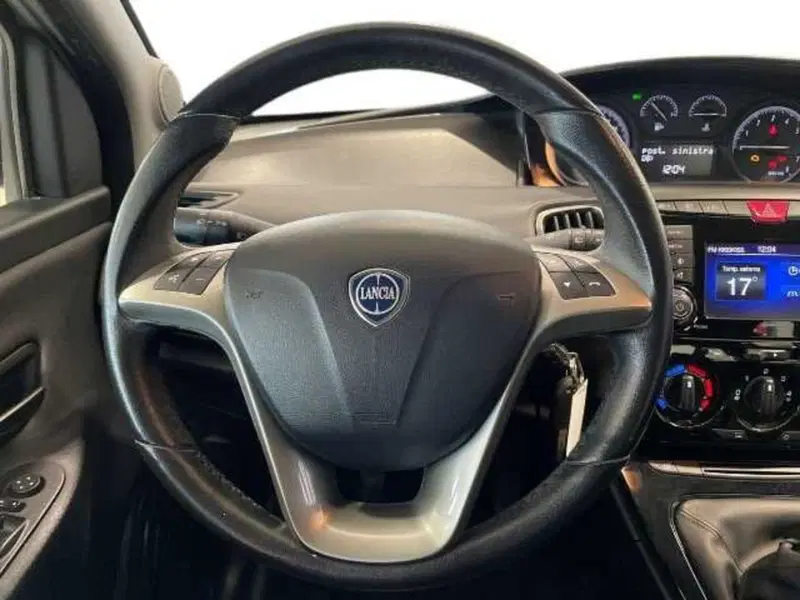 Lancia Ypsilon usata a Pistoia (10)