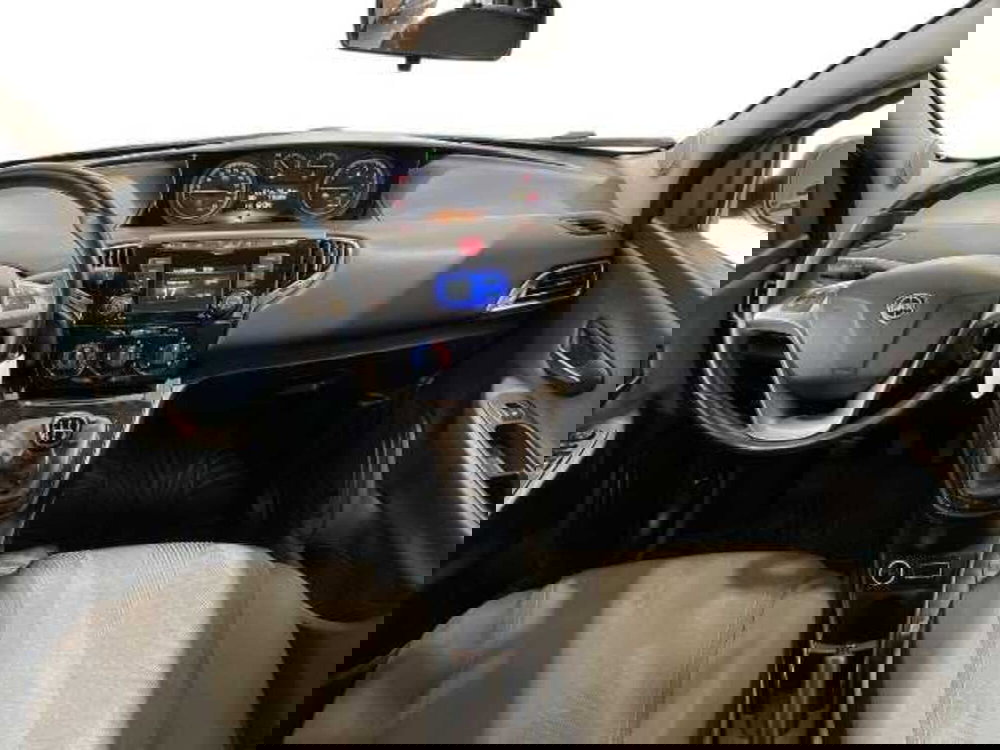Lancia Ypsilon usata a Pistoia (11)