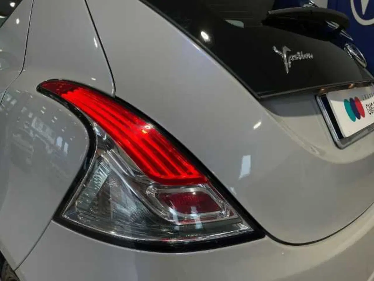 Lancia Ypsilon usata a Pistoia (16)