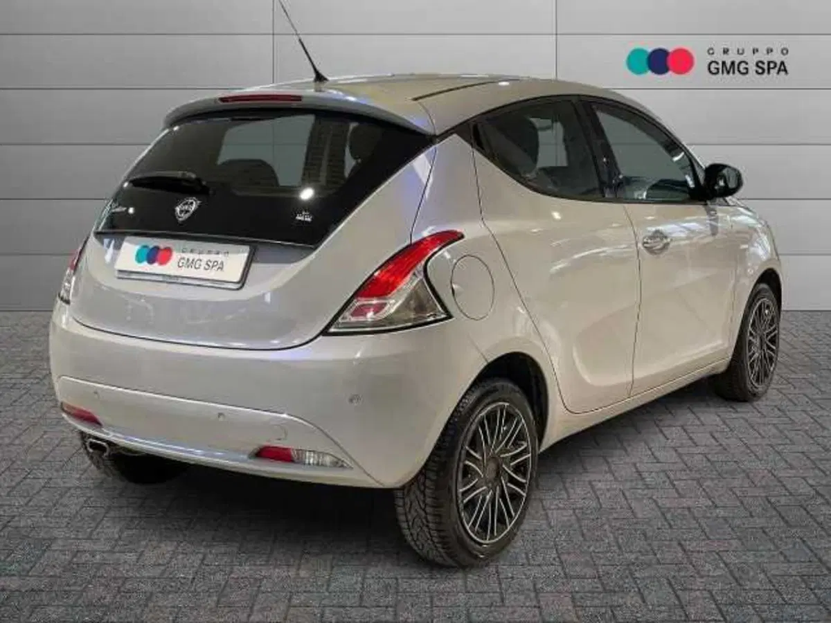 Lancia Ypsilon usata a Pistoia (3)