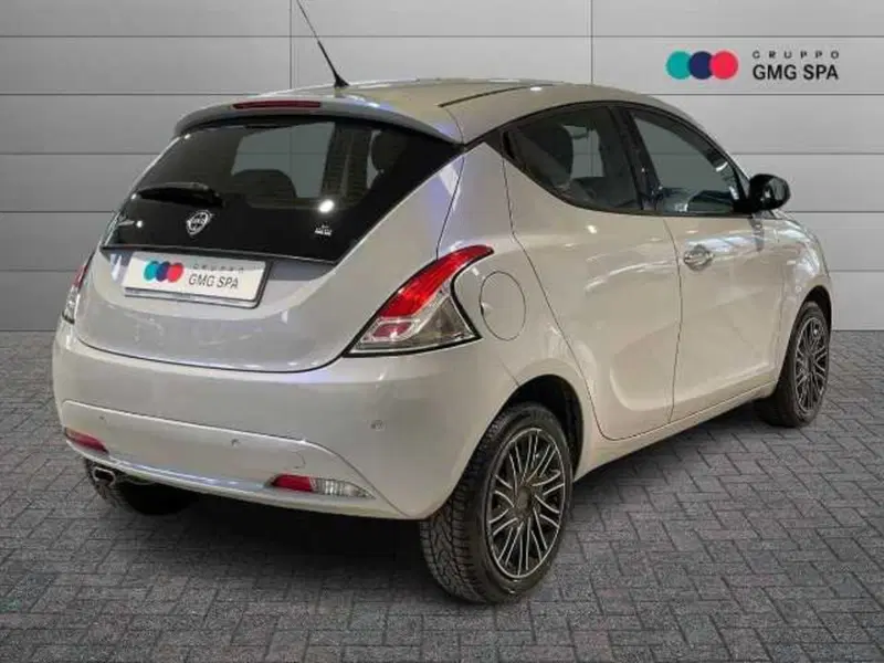 Lancia Ypsilon usata a Pistoia (3)