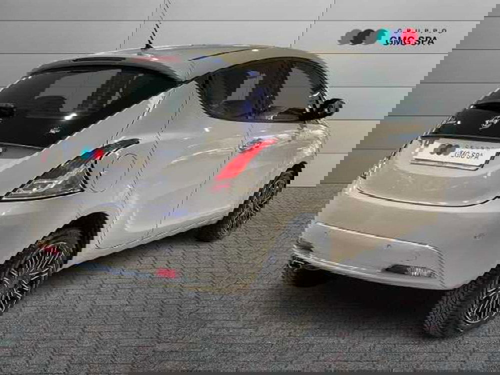 Lancia Ypsilon usata a Pistoia (3)