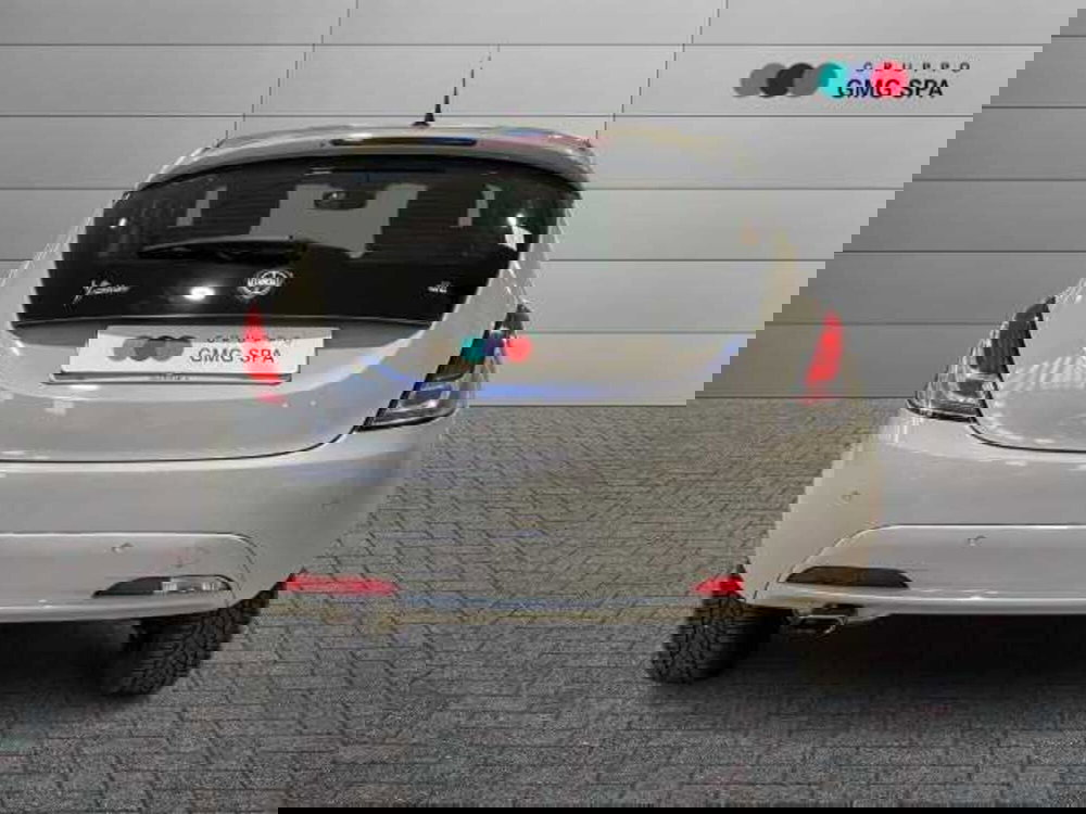 Lancia Ypsilon usata a Pistoia (4)