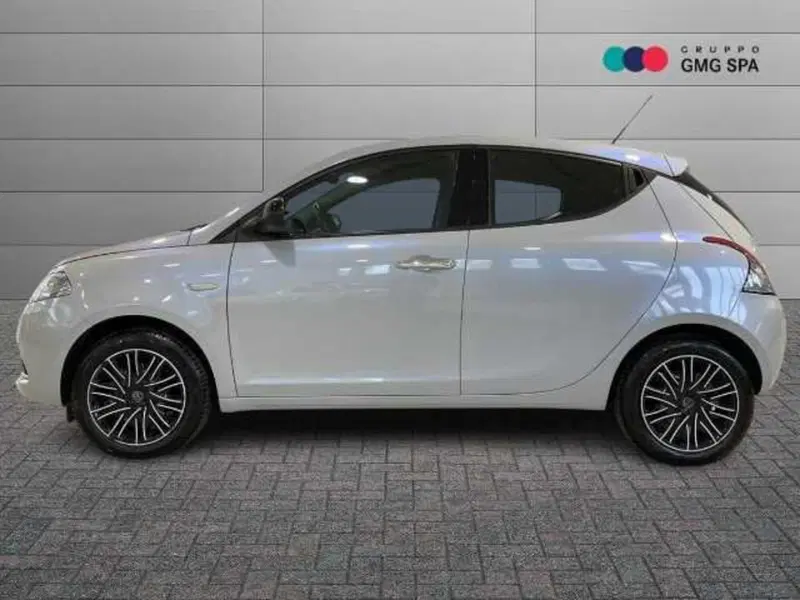 Lancia Ypsilon usata a Pistoia (5)