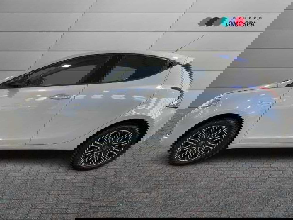 Lancia Ypsilon usata a Pistoia (5)