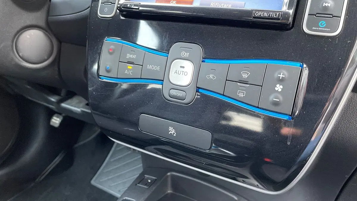 Nissan Leaf usata a Varese (10)