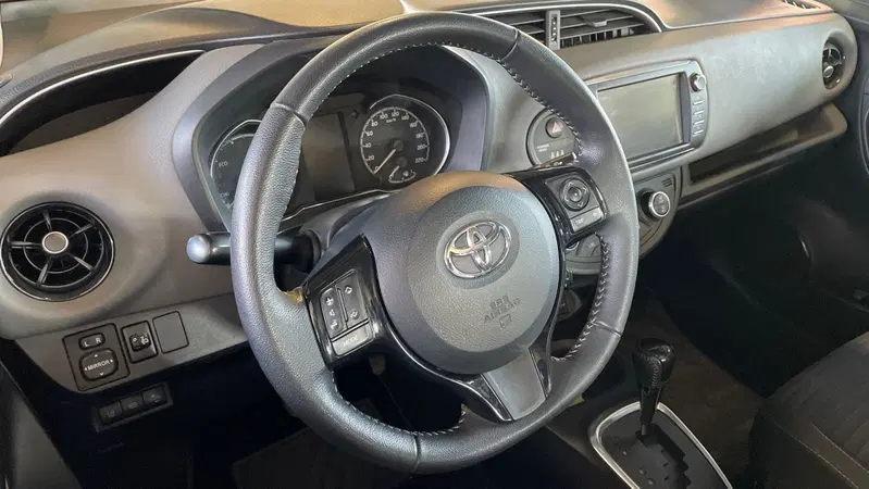 Toyota Yaris usata a Varese (7)