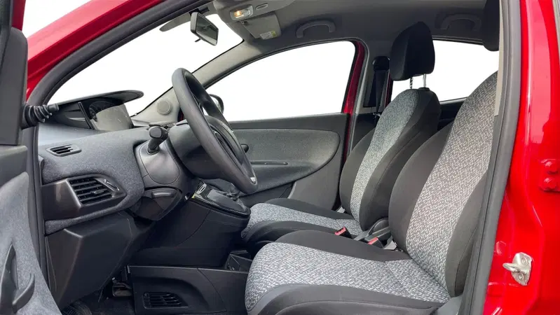 Lancia Ypsilon usata a Varese (11)