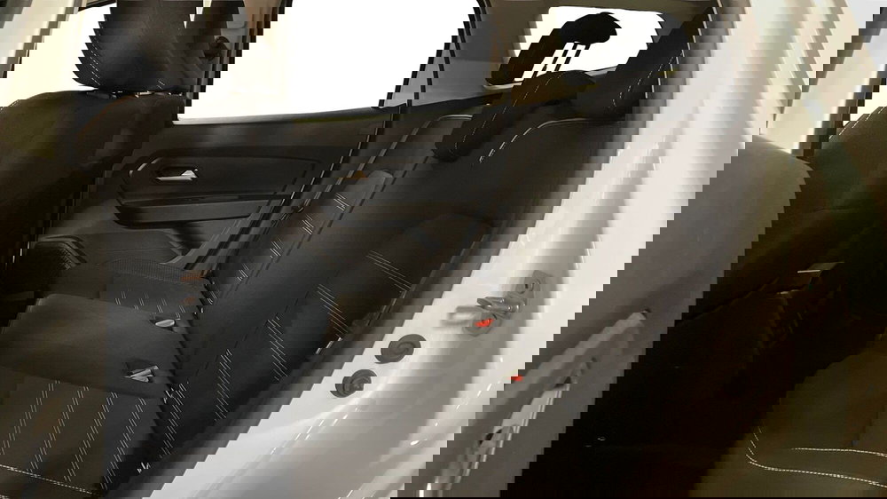 Dacia Duster usata a Varese (12)