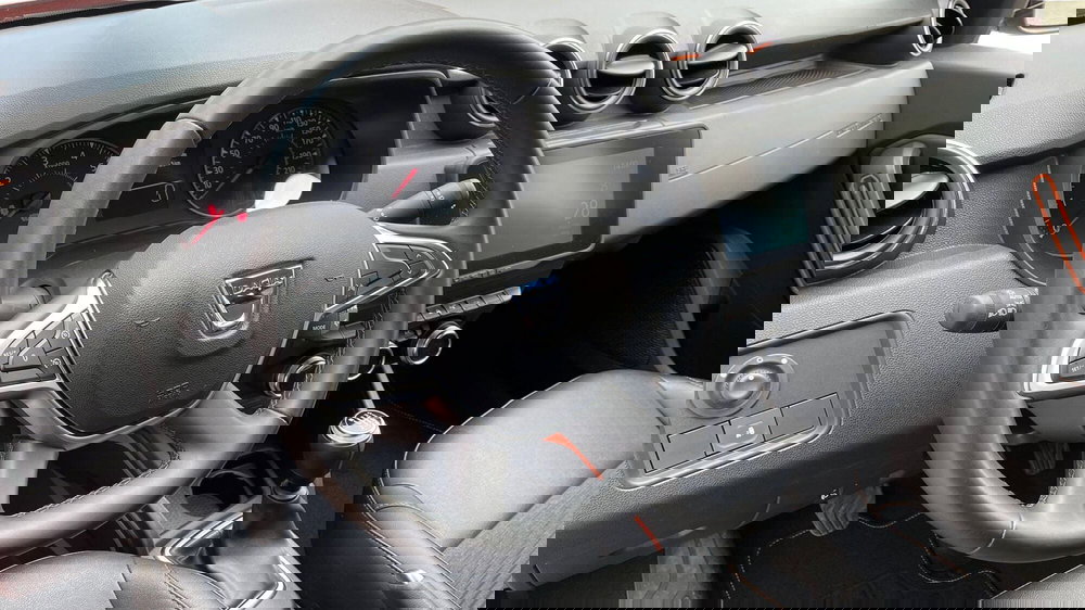 Dacia Duster usata a Varese (5)