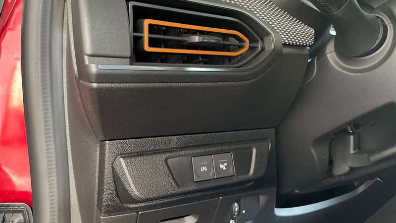 Dacia Sandero usata a Varese (13)