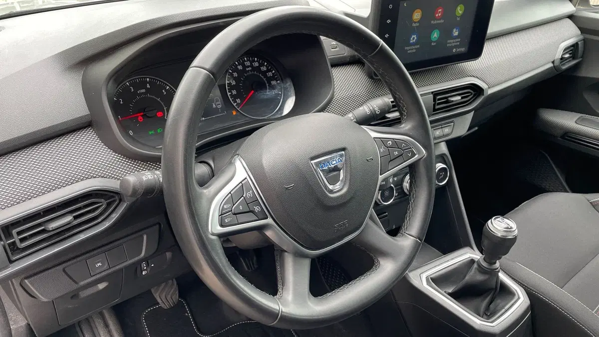 Dacia Jogger usata a Varese (6)