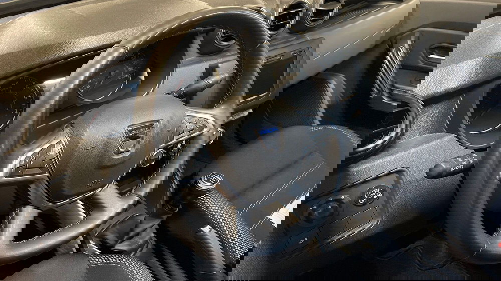 Dacia Duster usata a Varese (7)