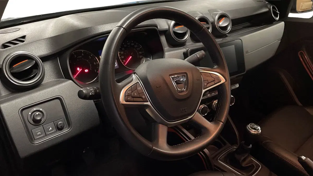 Dacia Duster usata a Varese (7)
