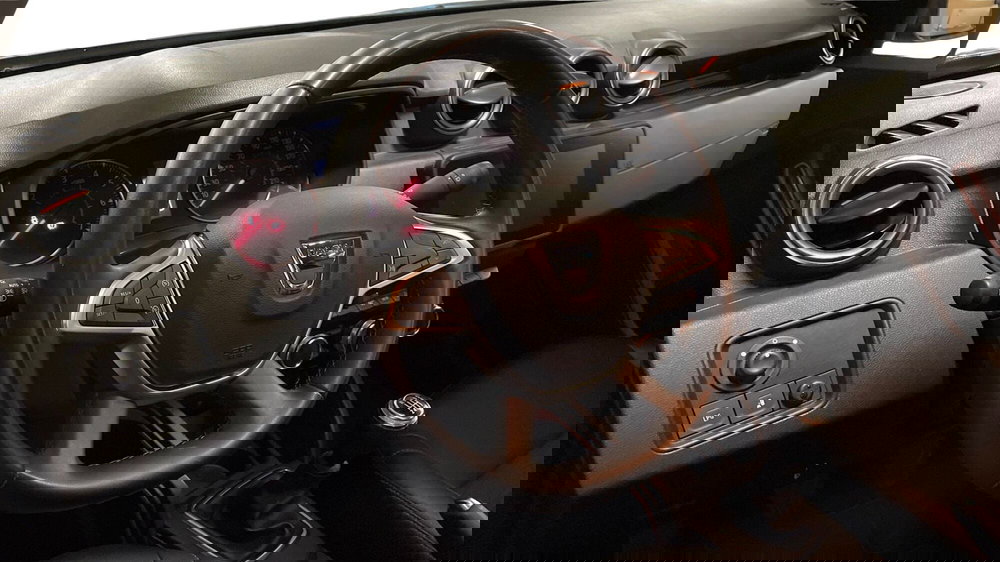 Dacia Duster usata a Varese (7)