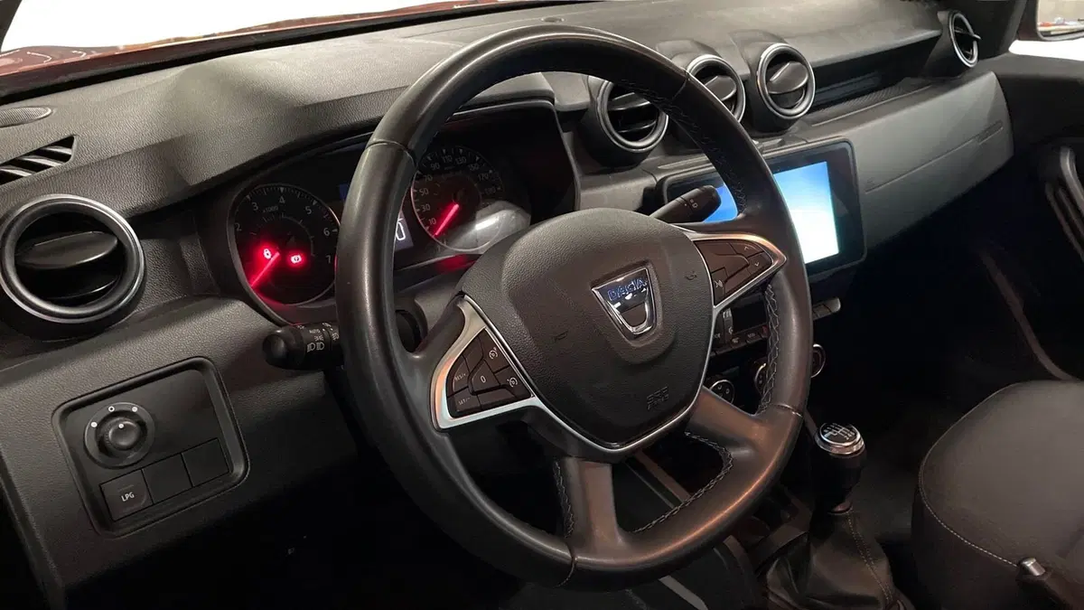 Dacia Duster usata a Varese (12)
